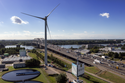 afvalwaterzuiveringsinstallatie Kralingseveer langs de Brienenoordbrug